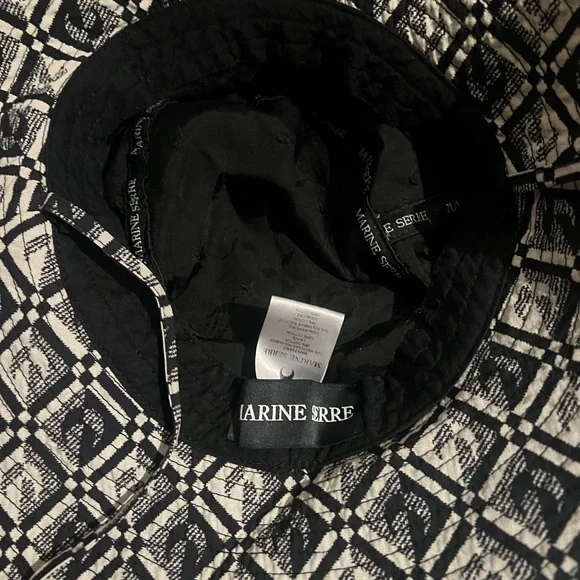 🚨𝐂𝐋𝐎𝐒𝐈𝐍𝐆 𝐒𝐀𝐋𝐄🚨🤍🖤🩶𝐌𝐀𝐑𝐈𝐍𝐄 𝐒𝐄𝐑𝐑𝐄 bucket hat - Picture 3 of 5